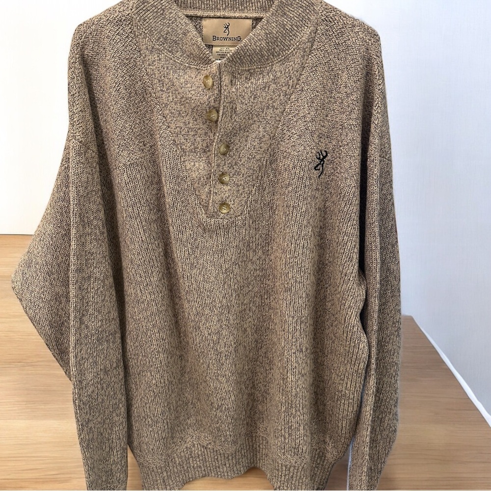 Men’s Browning Cream and Gray Crewneck Sweater
Size XL 100% Cotton